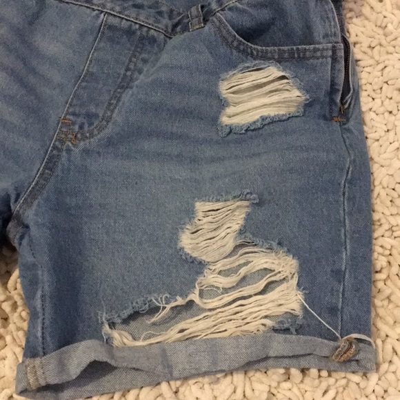 Light wash distressed denim overalls shorts - Picture 4 of 9